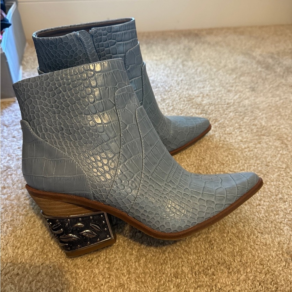 Ankle booties